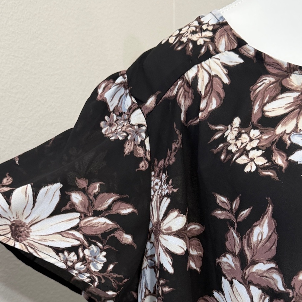 Torrid Floral V-Neck Short Sleeve Blouse - Black✨Sz.3 - Picture 3 of 7